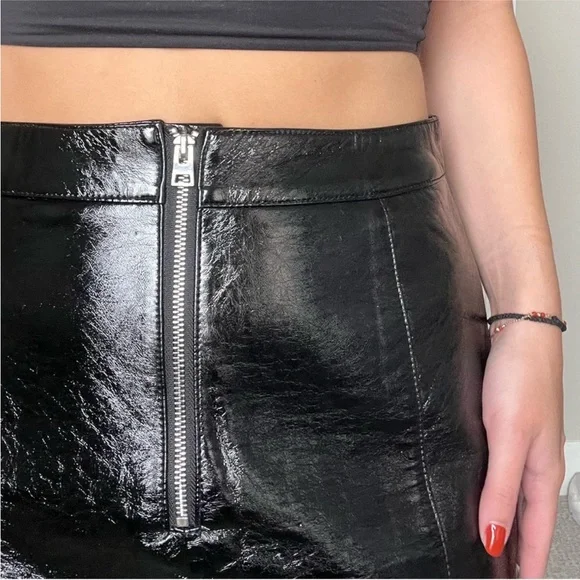 TOPSHOP Black Shiny PVC Fitted Mini Skirt with Front Zip - Picture 4 of 12